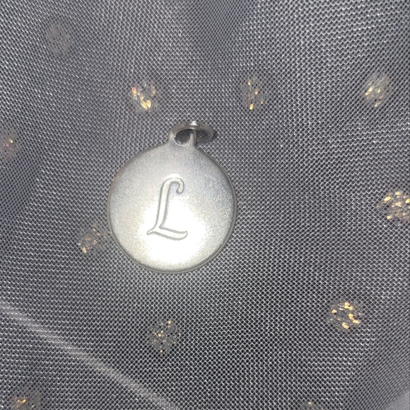 Stella & Dot "L" Initial Charm - Picture 2 of 3